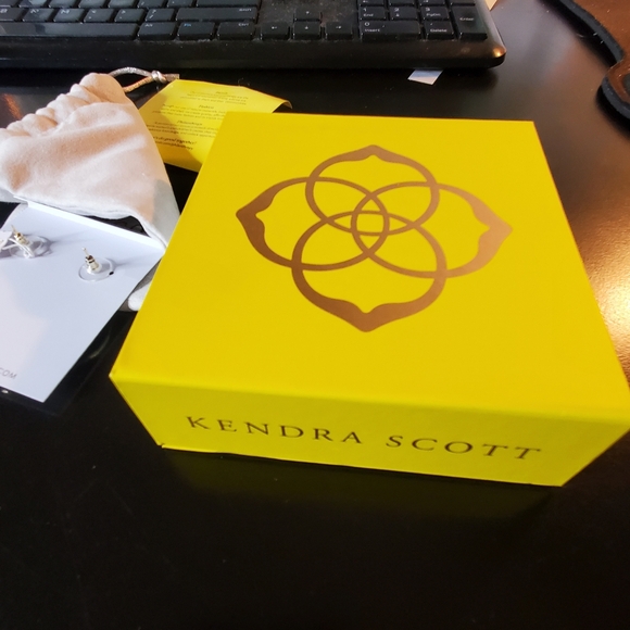 Kendra Scott Kira Statement Earrings Gold plated Brass New with tags attached - Picture 3 of 8